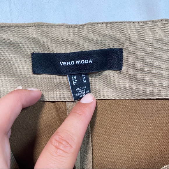 Vero Moda Velvet Tan Coloured High Wasted Pants Skinny Leg Size Medium - Picture 3 of 8
